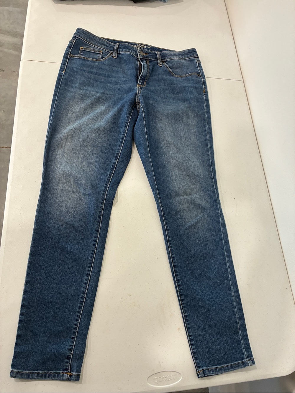 Universal Thread Medium Wash Mid Rise Skinny Jeans Size 12/31R Stretch